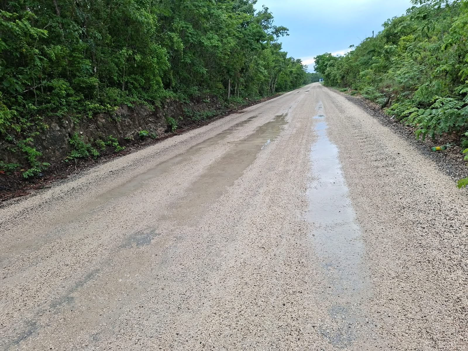 Denuncian mala calidad en obras de Lázaro Cárdenas tras lluvias