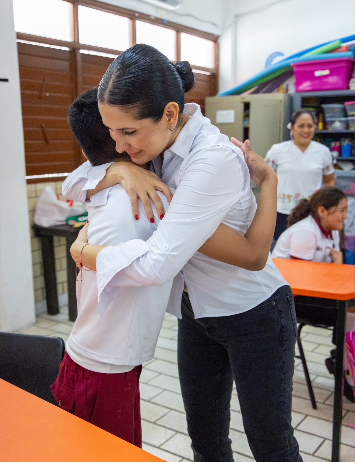 Playa del Carmen entrega mochilas a estudiantes con discapacidad