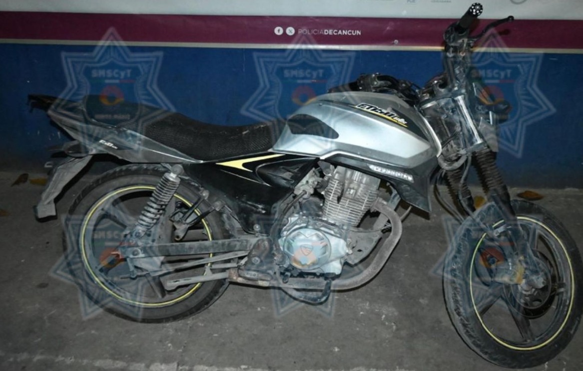 Policía Cancún recupera dos motocicletas robadas