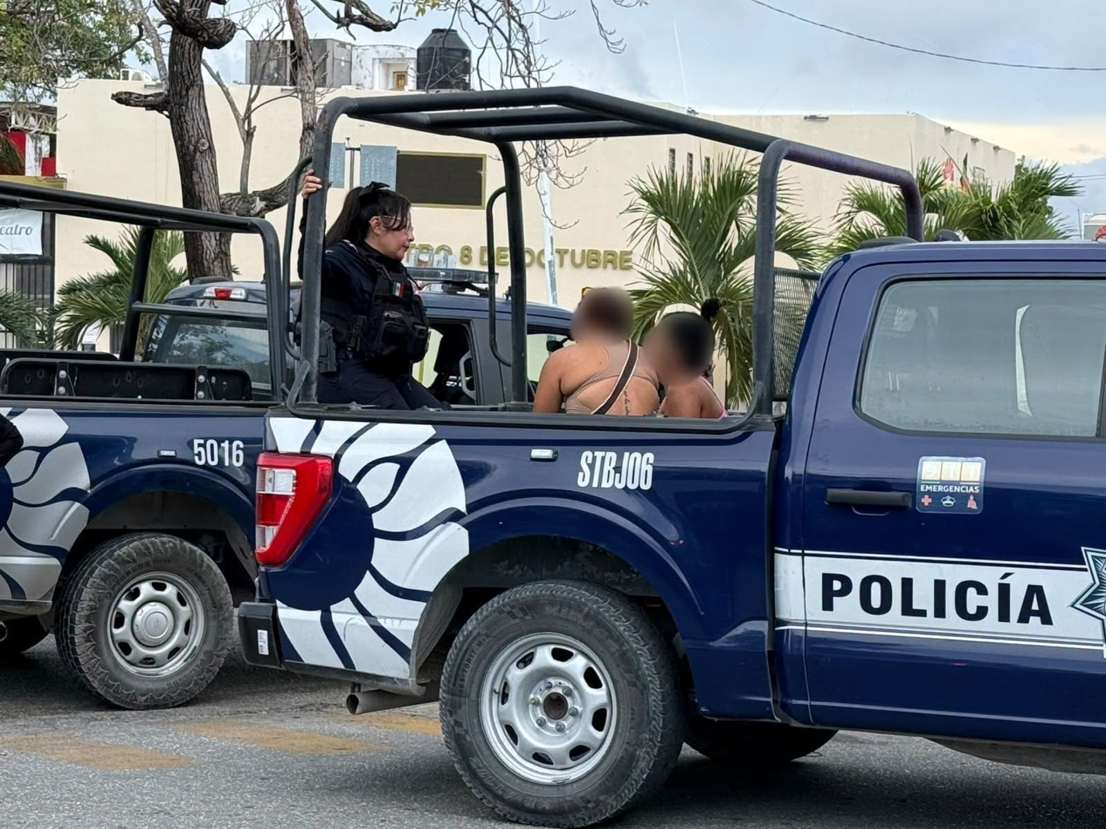 Detienen a pareja cubana tras choque con vehículo robado en Cancún