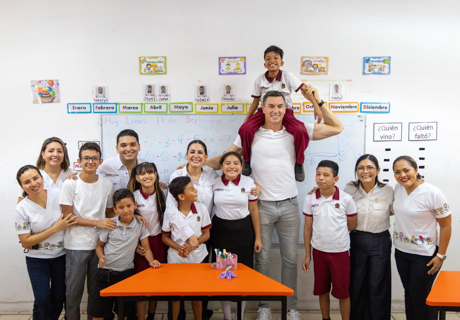 Playa del Carmen entrega mochilas a estudiantes con discapacidad