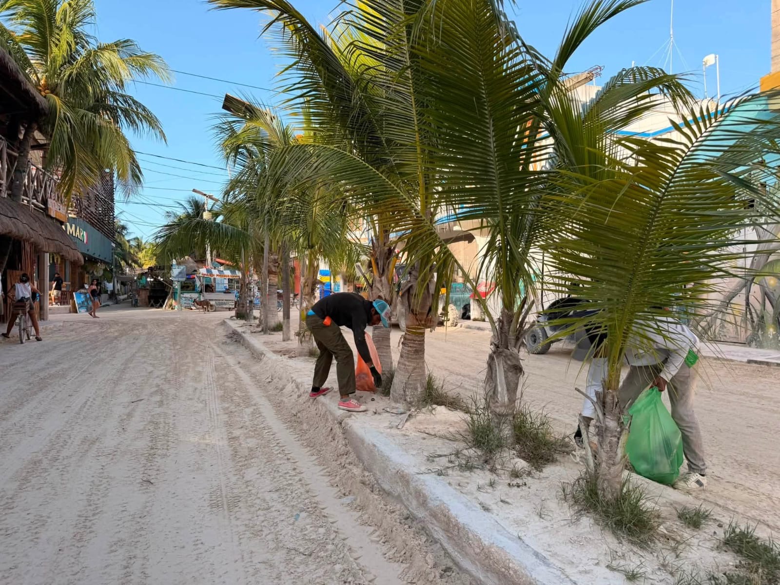 Brigadas limpian Holbox diariamente para turistas y locales