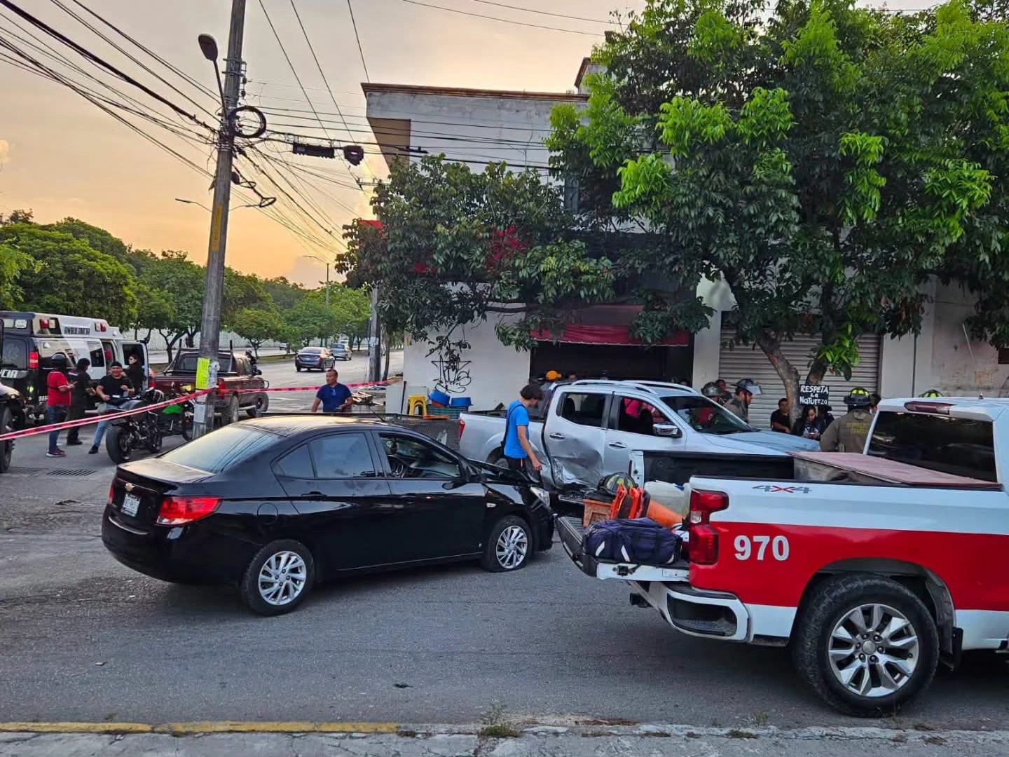 Choque en Nichupté deja dos heridos y vehículos dañados