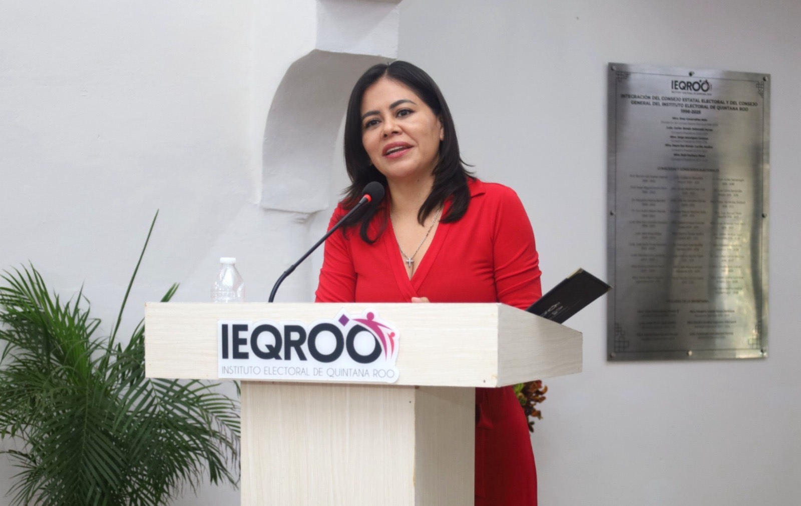 IEQROO impulsa diálogo sobre política y maternidad