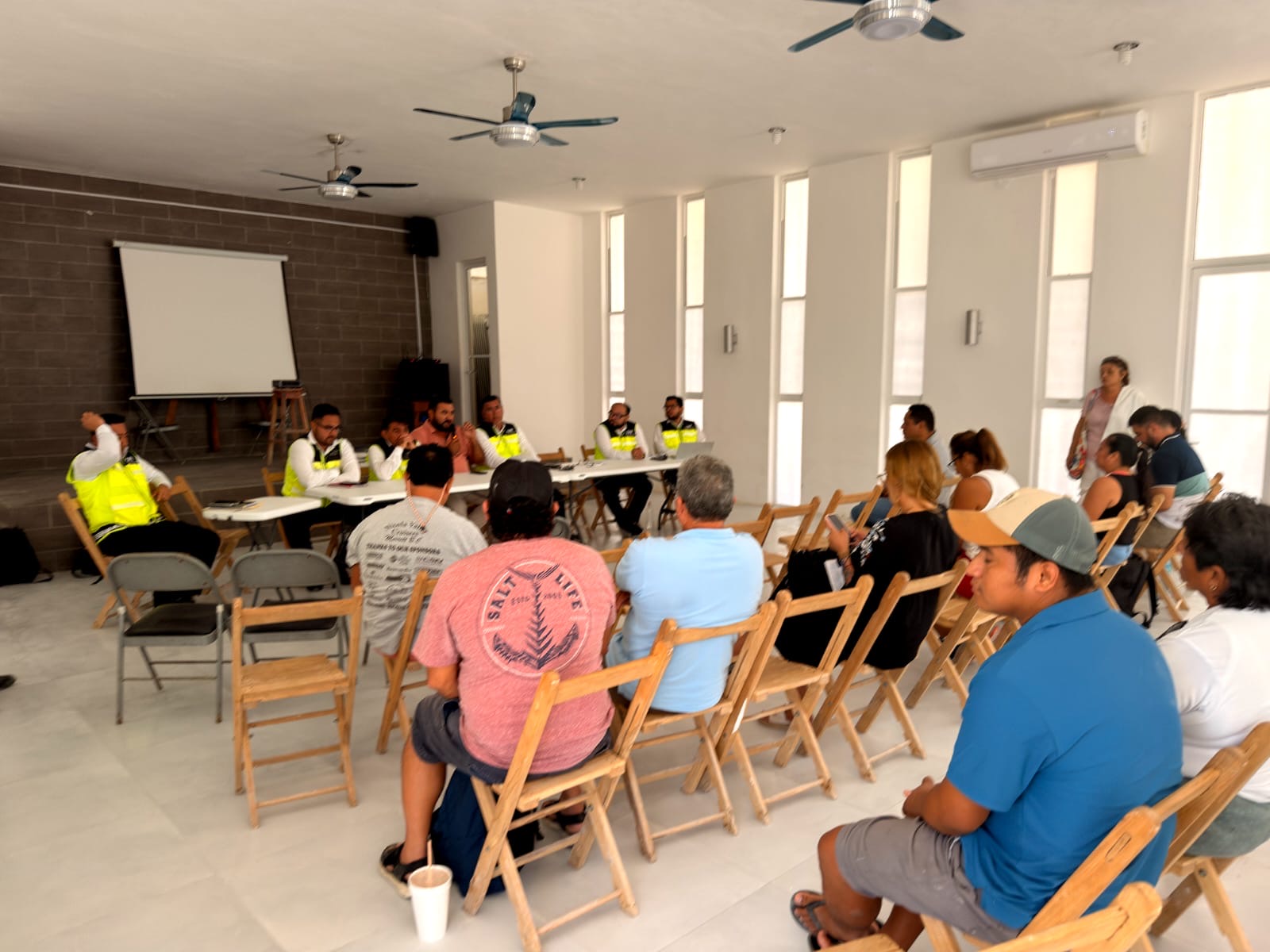 Ayuntamiento de Lázaro Cárdenas impulsa mejoras eléctricas en Holbox