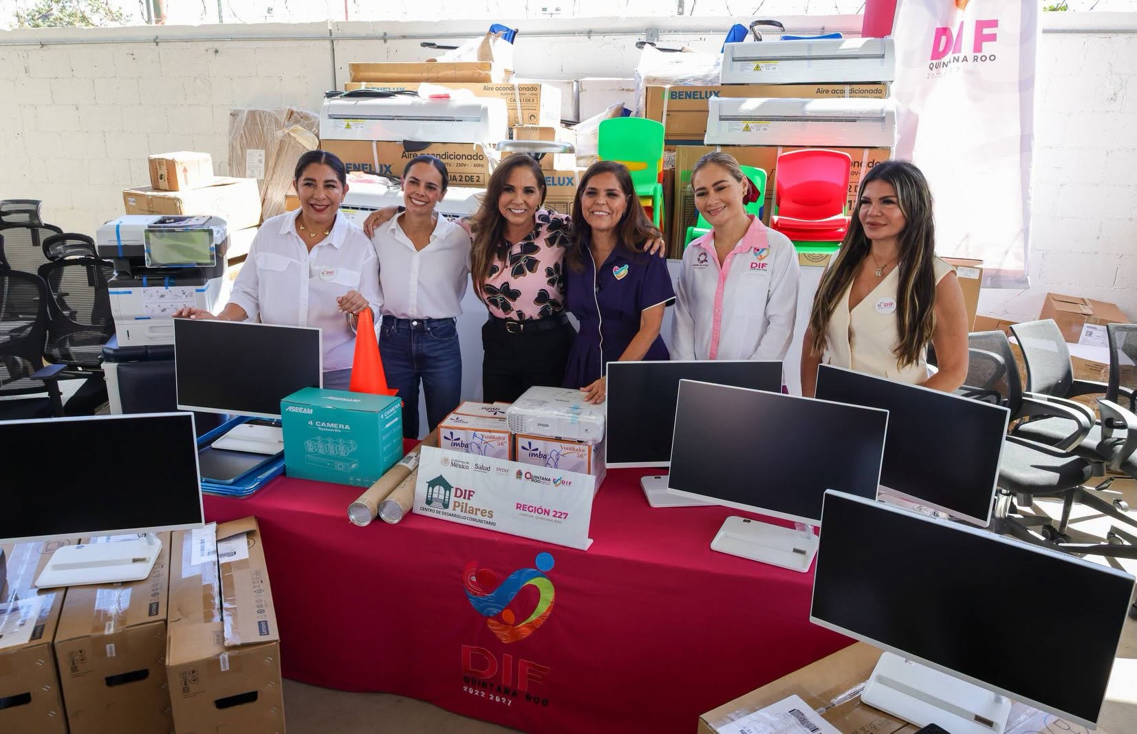 Entrega de equipamiento a CDC DIF PILARES en Quintana Roo