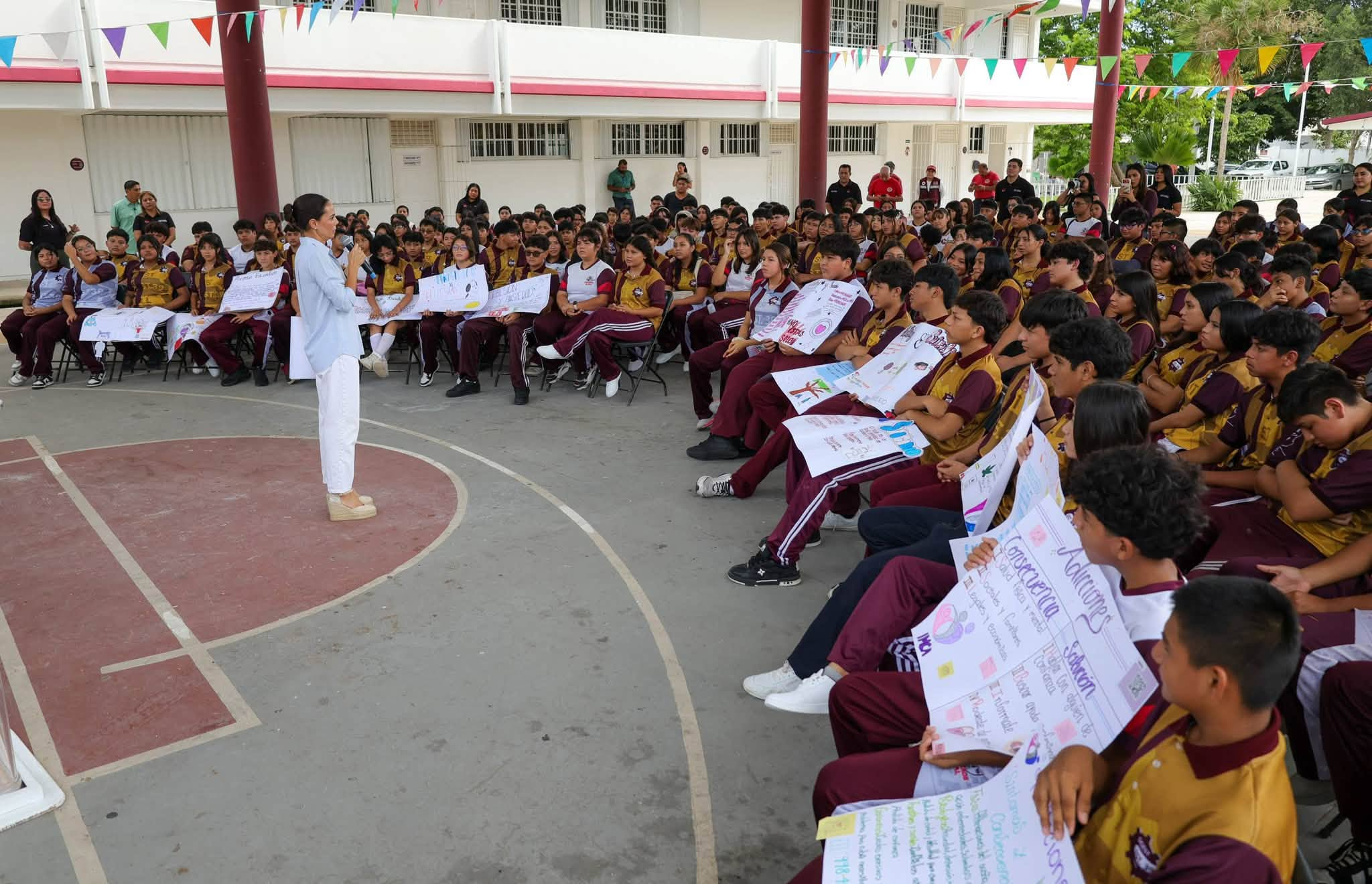 Taller de Salud Mental y Adicciones reúne a 200 estudiantes