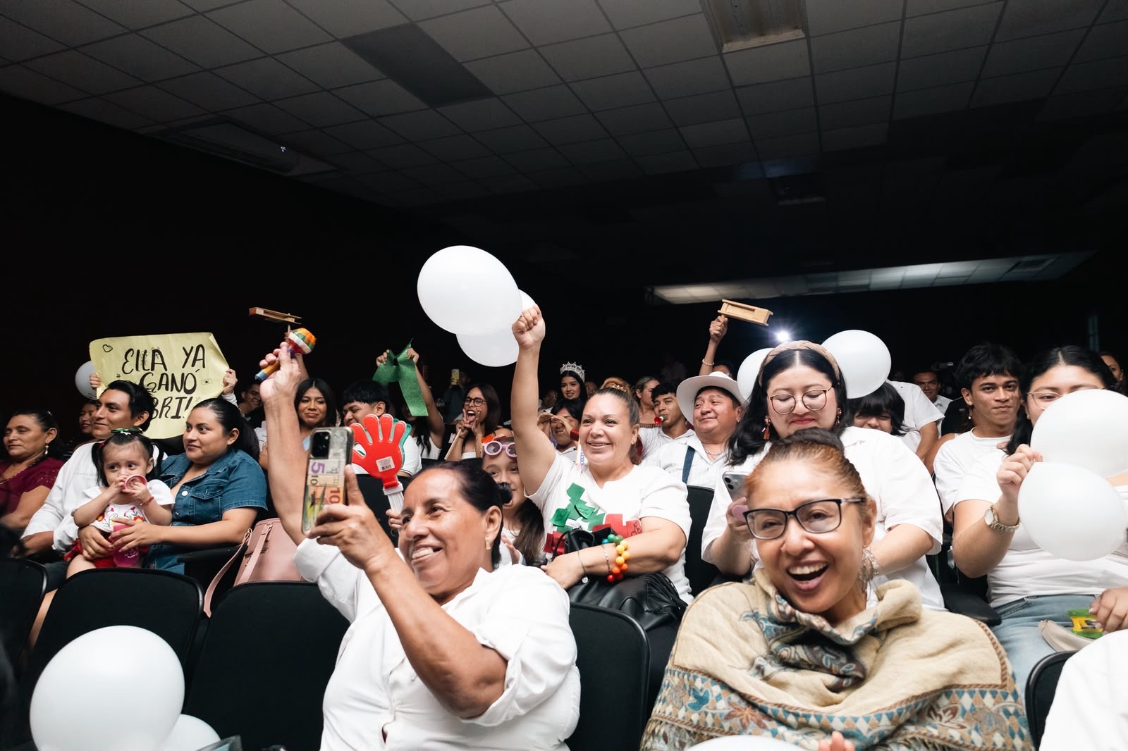 Abril Celeste gana Certamen de Oratoria en Playa del Carmen
