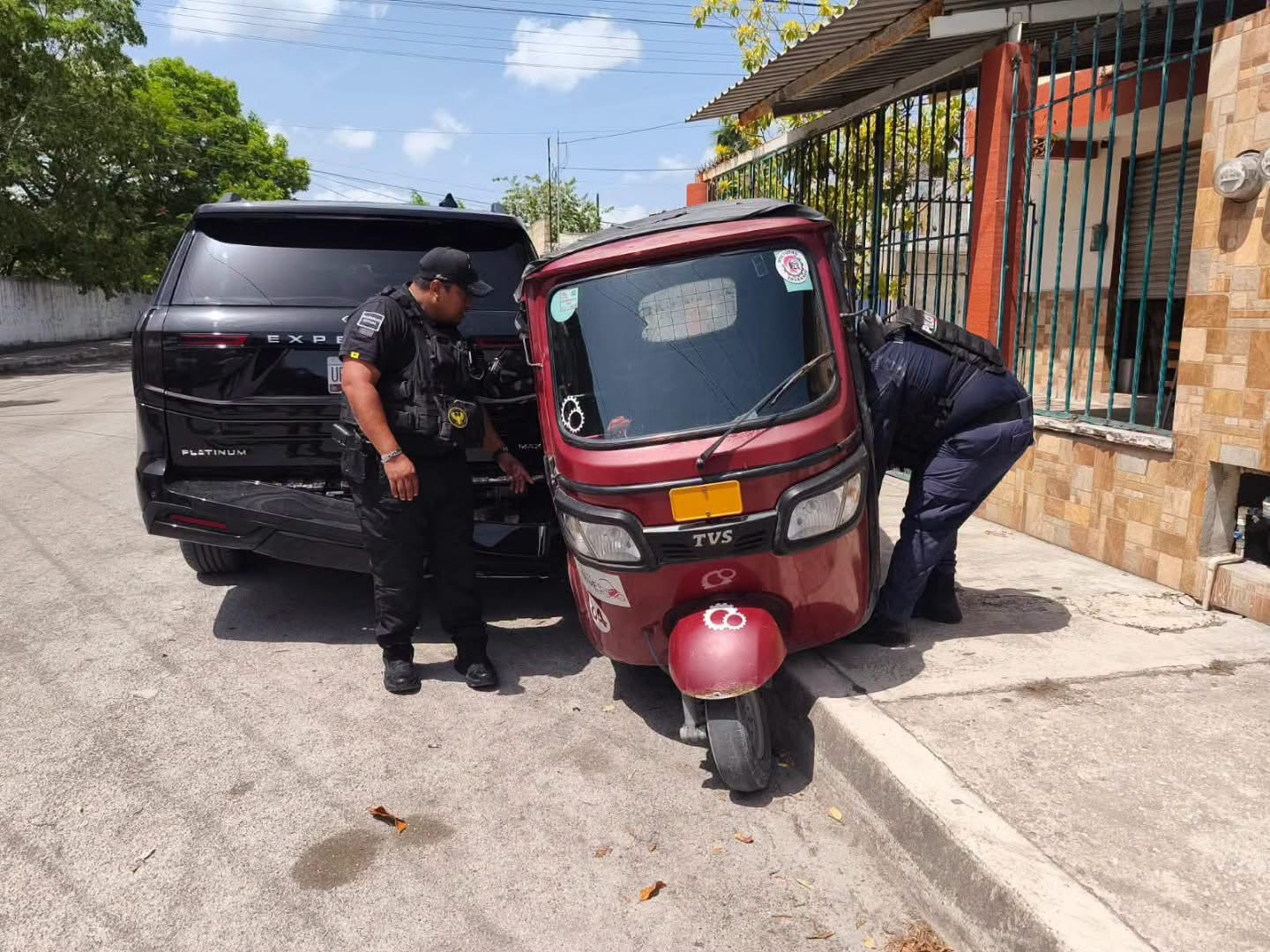 Persecución tras intento de robo a mototaxista en Supermanzana 221