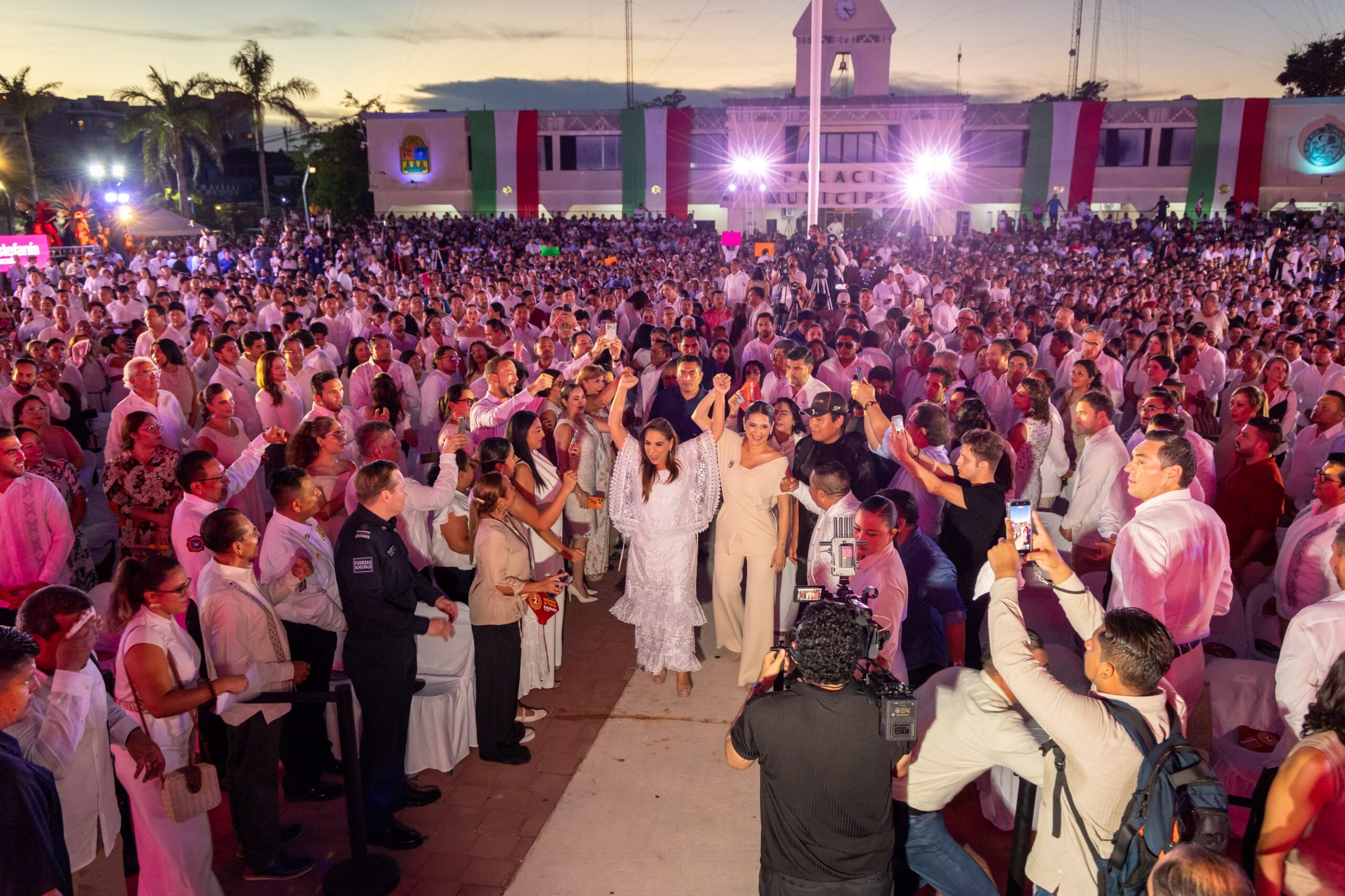 Estefanía Mercado rinde Segundo Informe en Playa del Carmen