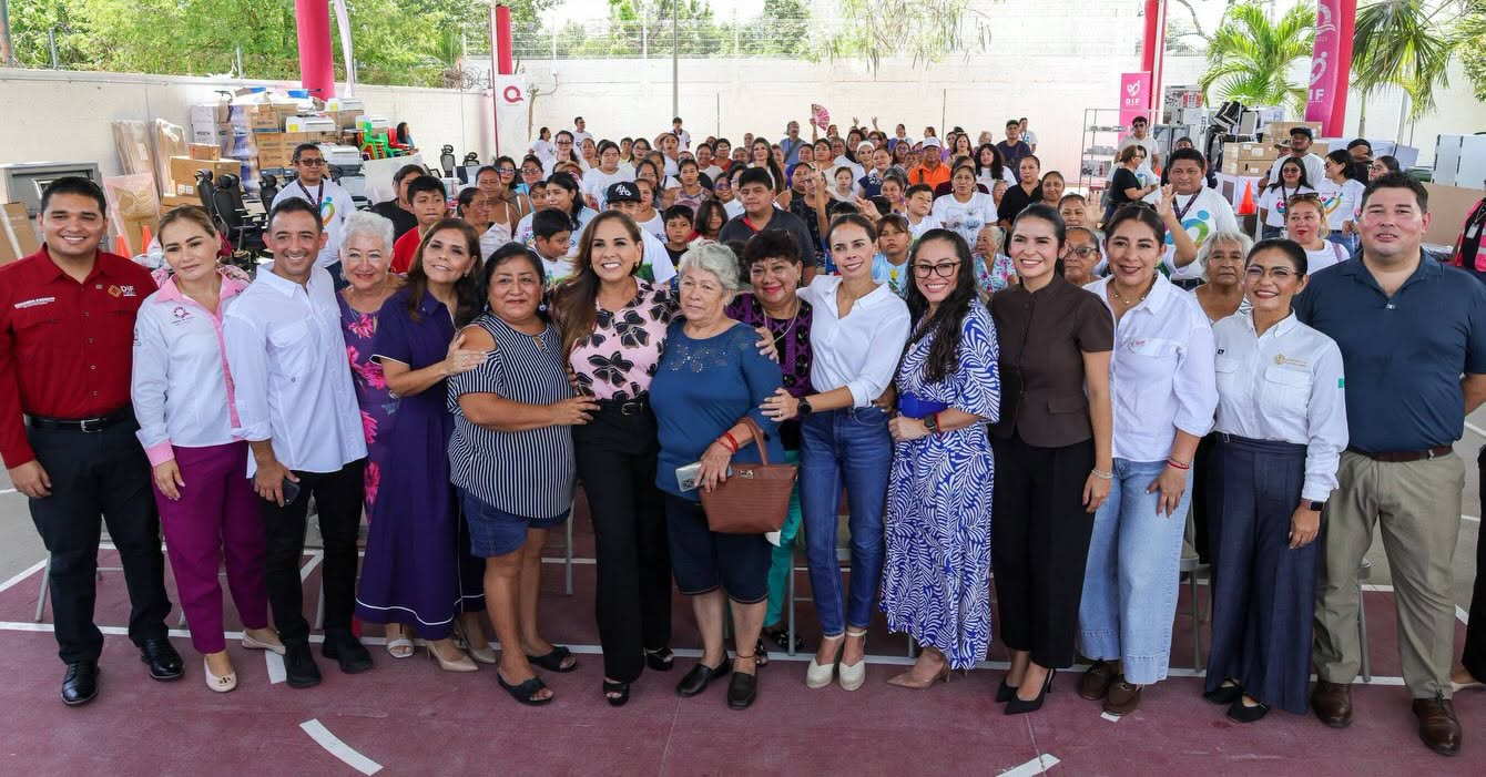 Entrega de equipamiento a CDC DIF PILARES en Quintana Roo