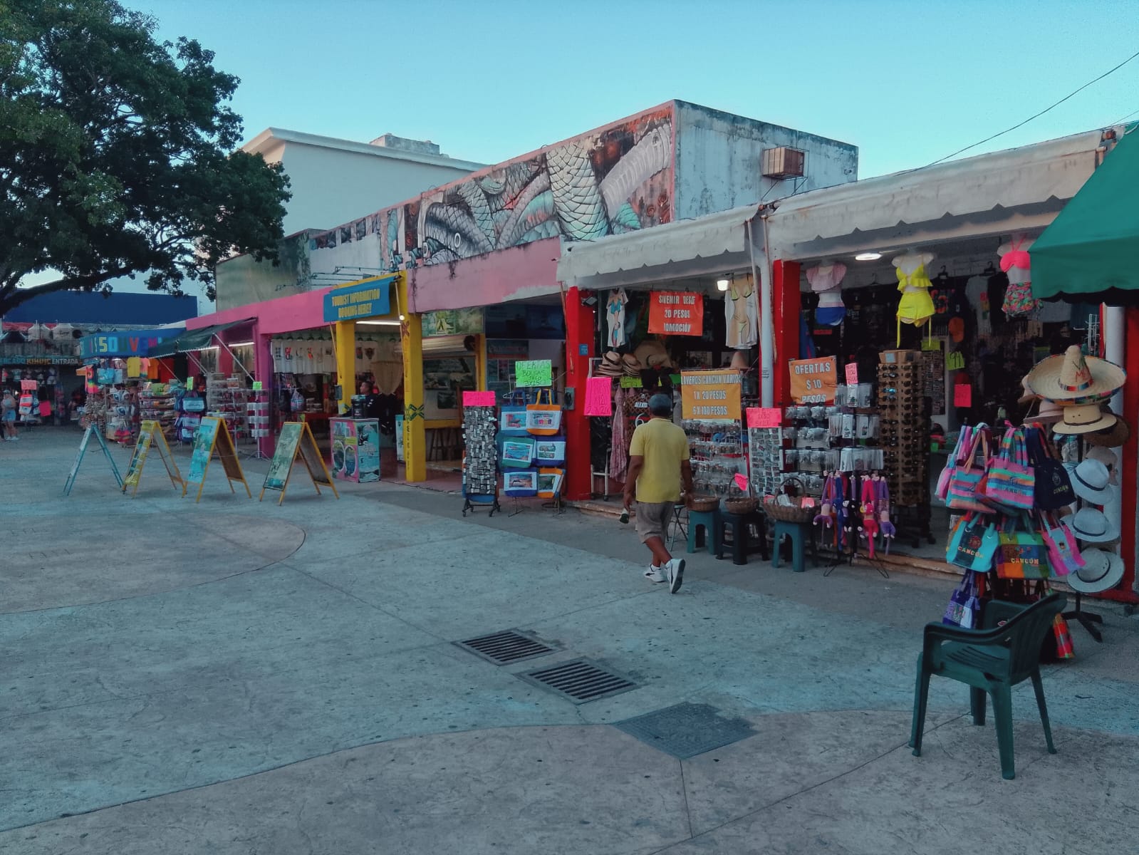 Mercados Fantasma Cerca del Palacio Municipal en Cancún