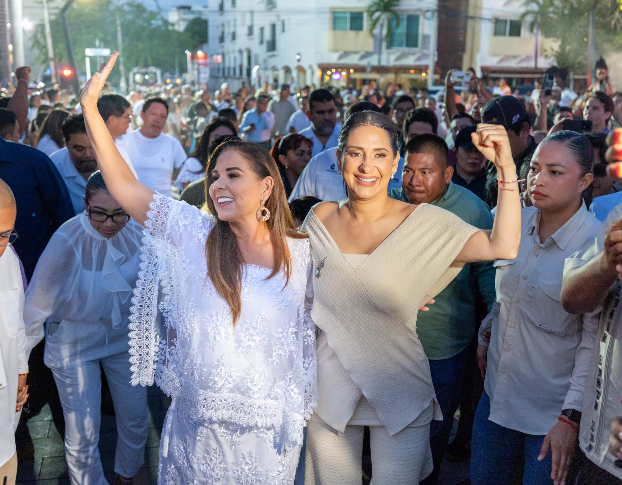 Estefanía Mercado rinde Segundo Informe en Playa del Carmen