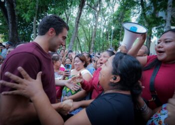 Gino Segura recibe apoyo masivo en Playa del Carmen