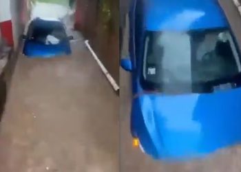 VIDEO; Madre e hija rescatadas de vehículo que era llevado por la corriente