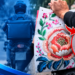 VIDEO: Explota paquete a repartidor segundos antes de entregarlo