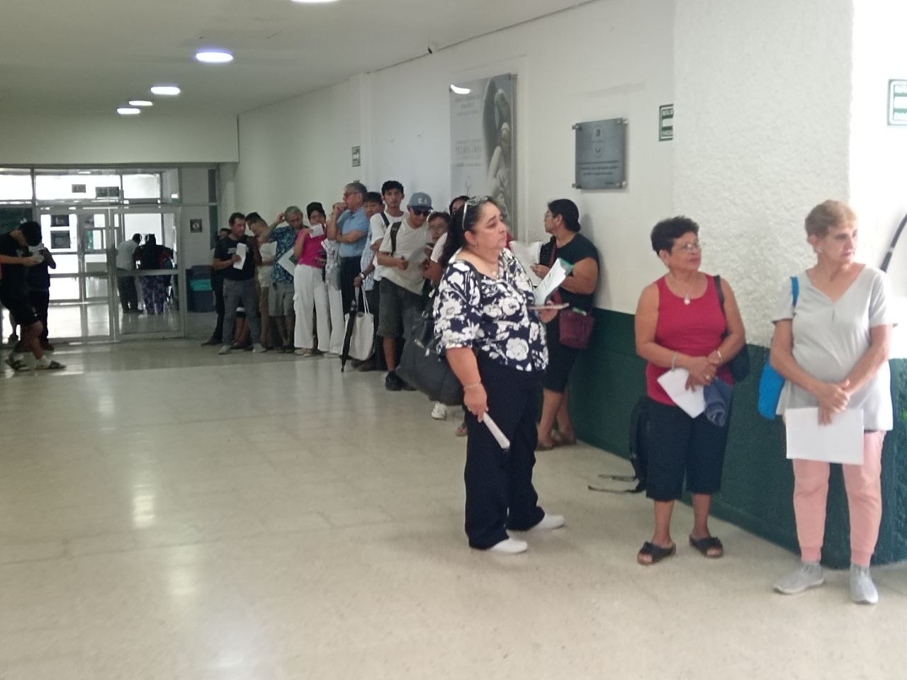 Desabasto y largas filas afectan usuarios del IMSS en Quintana Roo