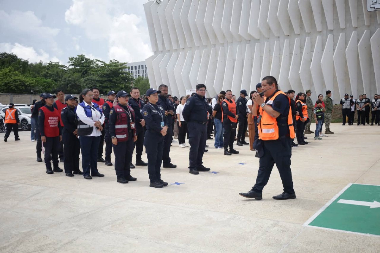 Más de 172 mil personas participan en simulacro en Quintana Roo