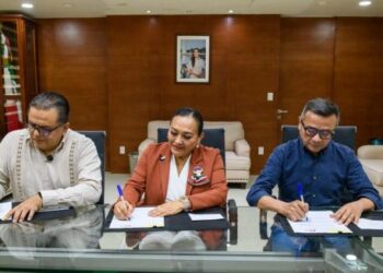 Firman SEQ y UTCH convenio de colaboración para fortalecer las capacidades profesionales de 455 figuras educativas de educación básica