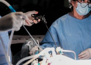 Hace historia Quintana Roo con primera cirugía robótica en hospital público: Mara Lezama