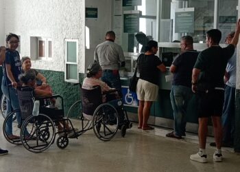 Desabasto, largas filas e indiferencia: reclamos de usuarios del IMSS en Quintana Roo