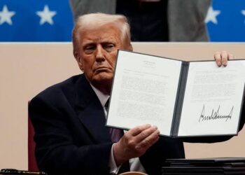 Trump descarta regulación de IA y defiende liderazgo de EE.UU.