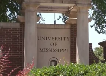 Investigan muerte de dos estudiantes en Universidad de Mississippi