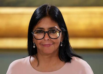 Delcy Rodríguez promete prosperidad, pero venezolanos dudan