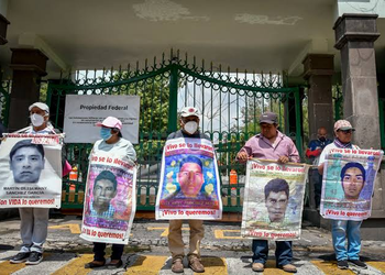 Funeraria con posibles vínculos delictivos entra en la investigación del caso de AYOTZINAPA