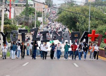 Normalistas de Oaxaca exigen justicia por Ayotzinapa 12 años