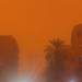 Tormenta de arena sumerge en la oscuridad a una ciudad en Argelia