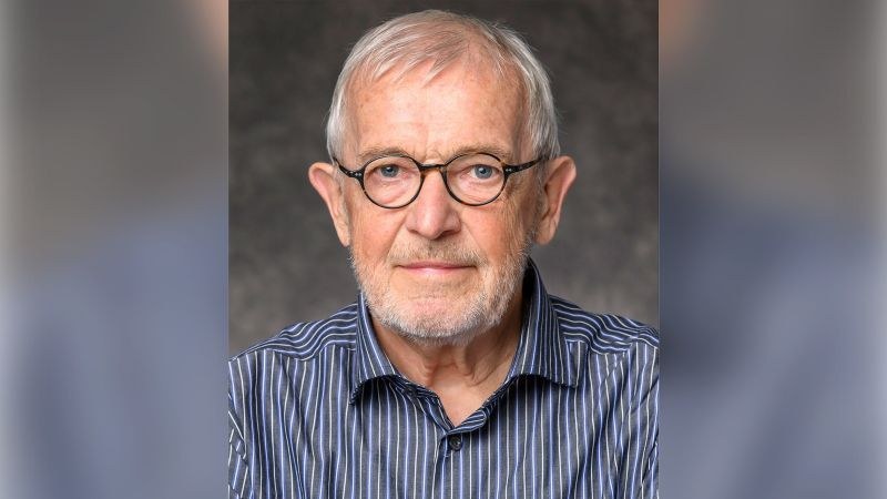Francis Halzen recibe Nobel por detección de partículas cósmicas