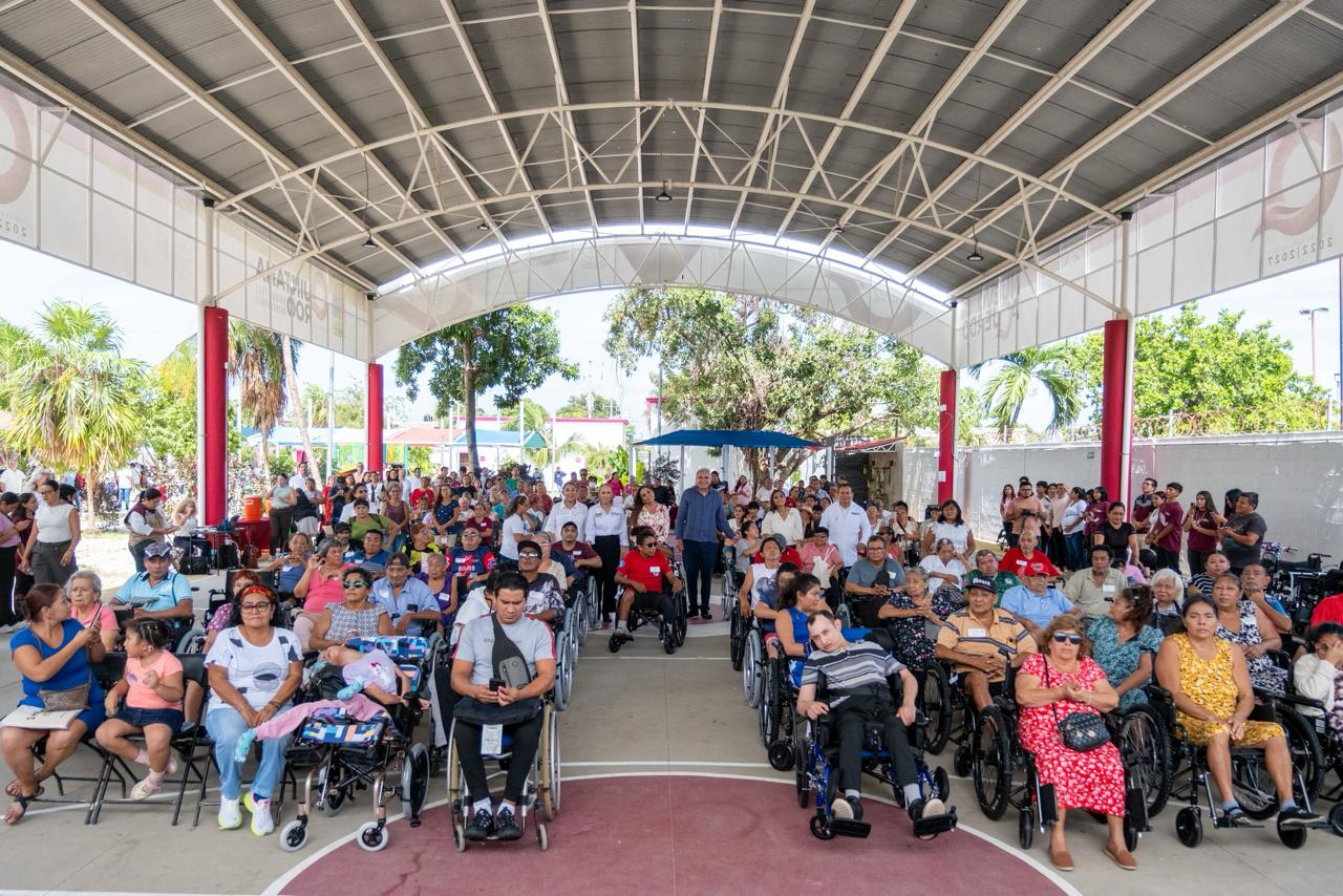 Entregan apoyos por 4.6 mdp a personas con discapacidad
