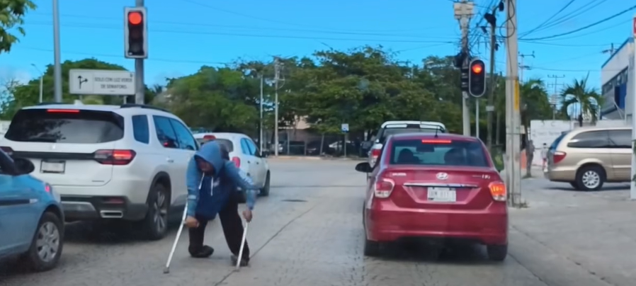 Video genera polémica por presunto limosnero en Cancún