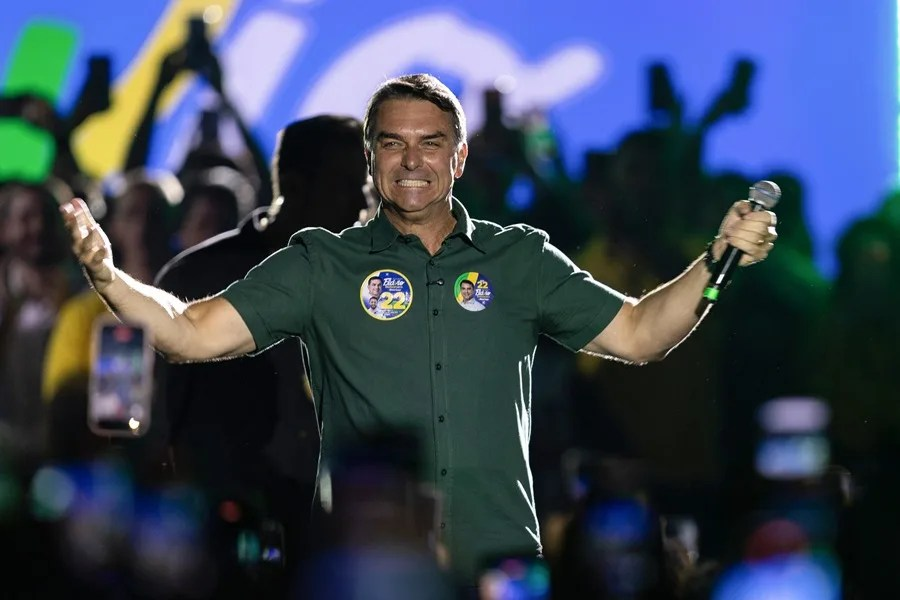 Trump ayudó a Flávio Bolsonaro a huir a EE.UU. según NYT
