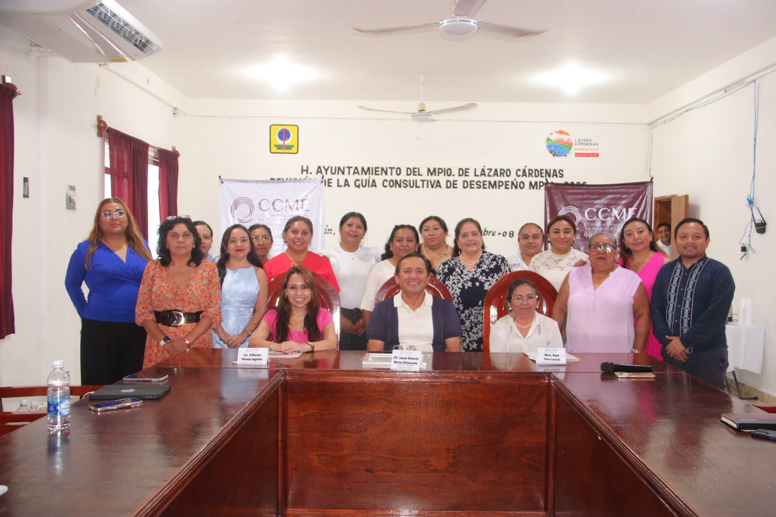 Nivardo Mena apoya a mujeres empresarias en Kantunilkin