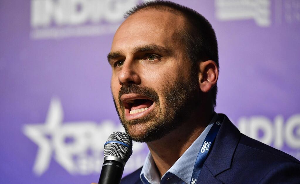 Ordenan arresto de Eduardo Bolsonaro en Brasil por cabildeo