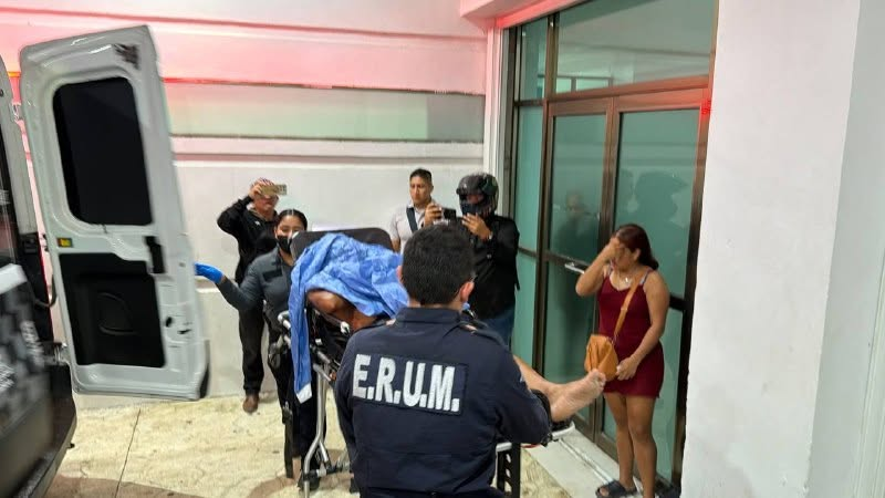 Atacan a tres mototaxistas en Cancún; uno muere
