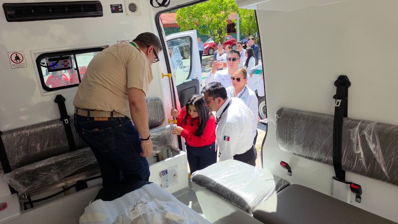 IMSS Quintana Roo pone en operación 6 nuevas ambulancias