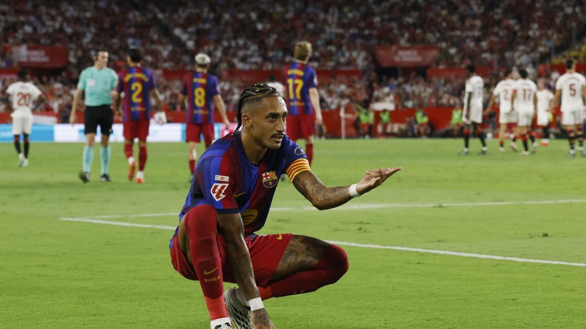 Raphinha vuelve a entrenar con Barcelona antes de El Clásico