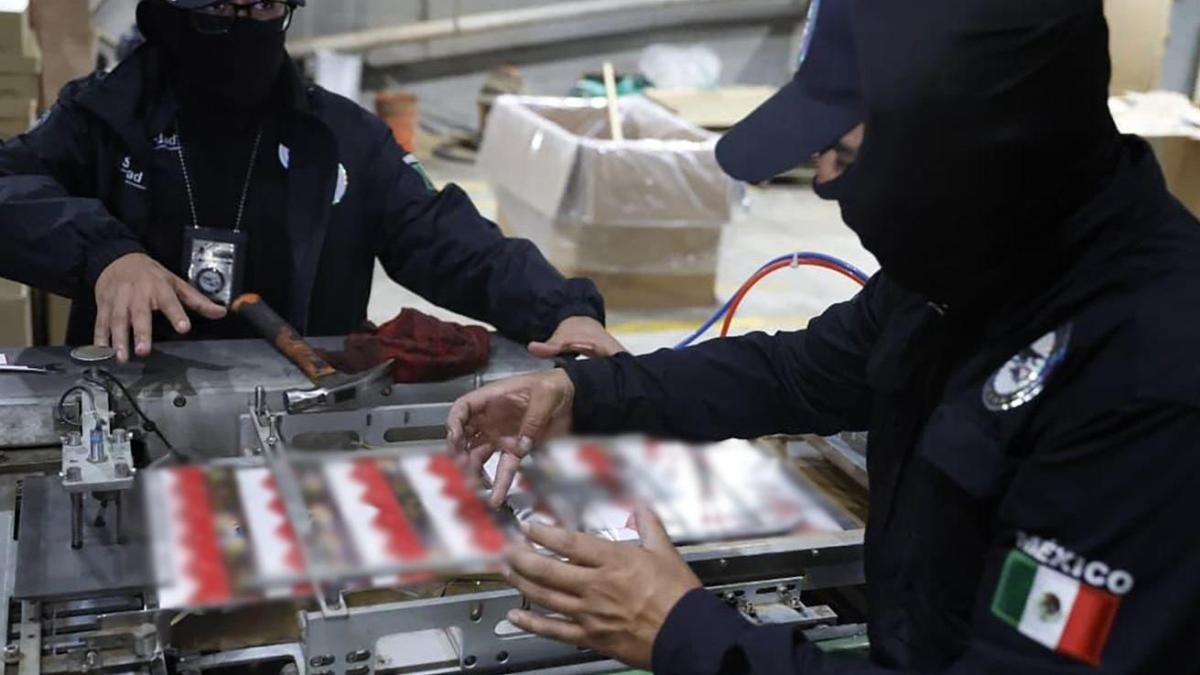 Desmantelan megafábrica de cigarros ilegales en Huixquilucan