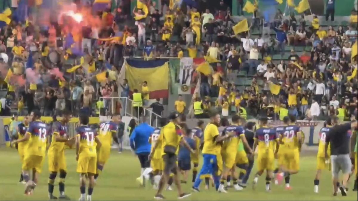 Pelea campal en clásico de futbol talacha en Zacatepec