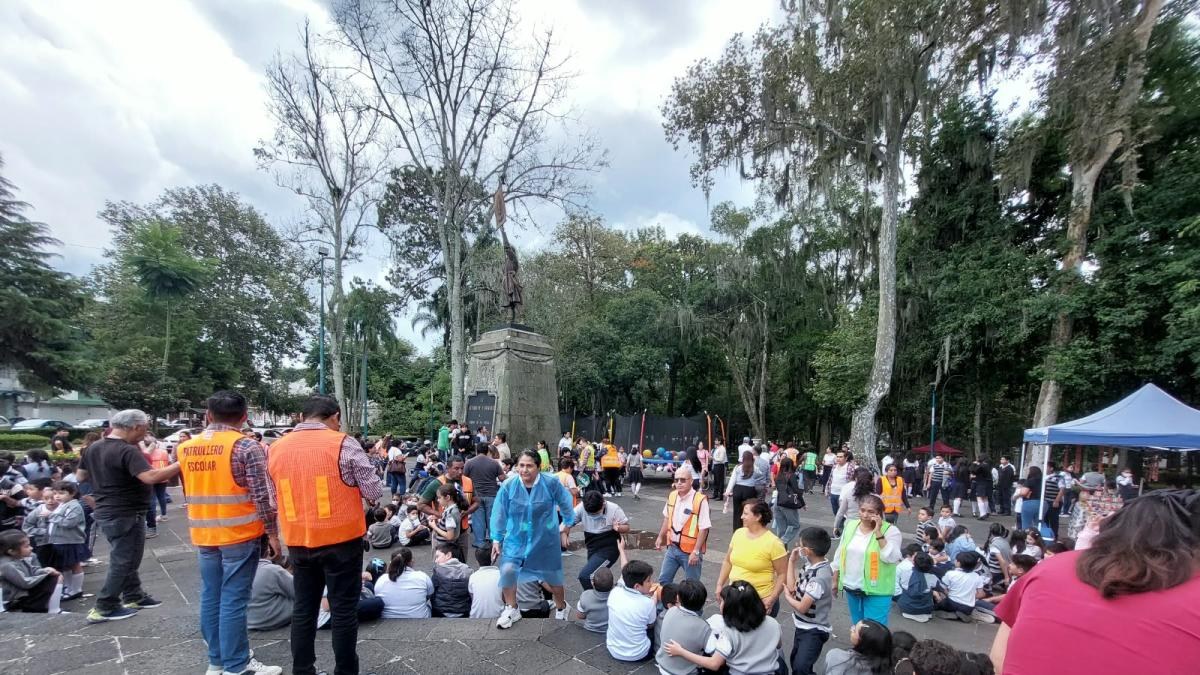 Desalojan a 2 mil personas por olor a gas en Xalapa