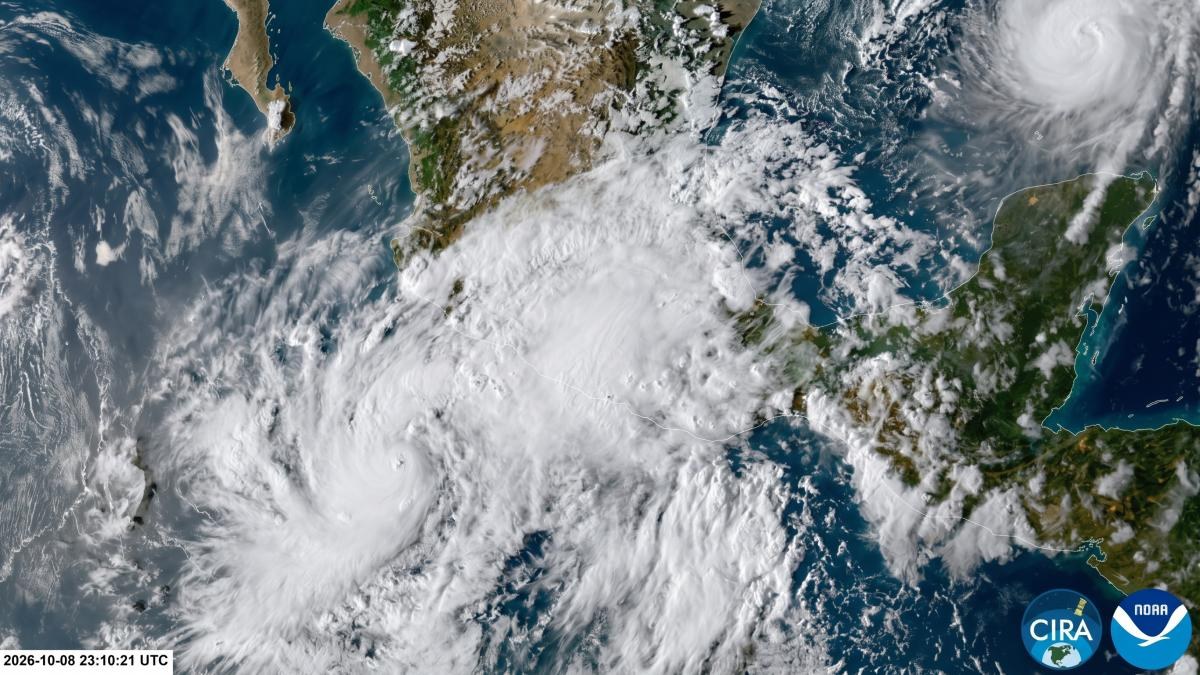 Huracán Simón se acerca a costas mexicanas en alerta