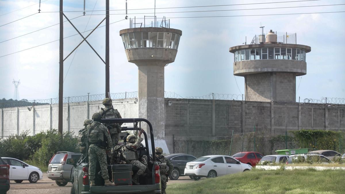 Riña en penal de Mazatlán deja dos reclusos muertos