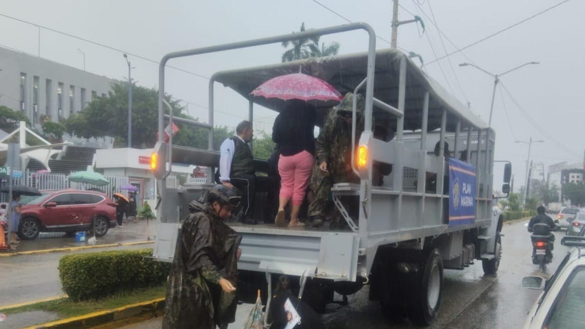 Suspenden movilidad no esencial por huracán Simón en 4 estados