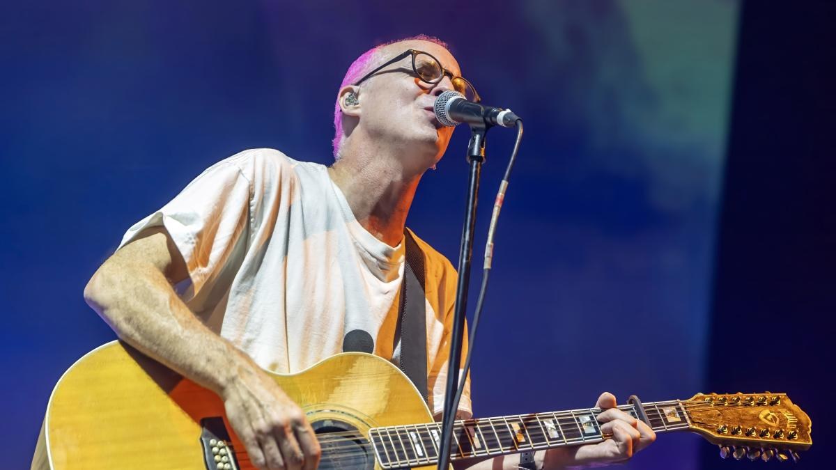 Travis desata locura y nostalgia en concierto CDMX