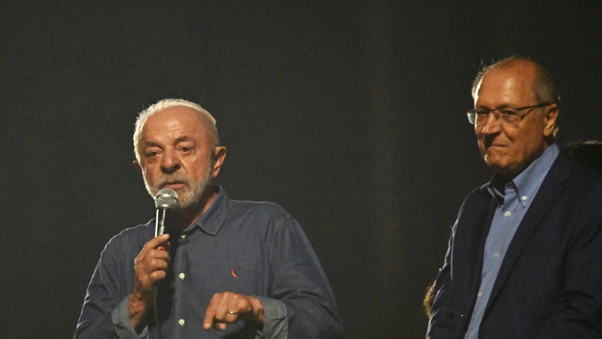 Real brasileño se desploma tras victoria de Lula