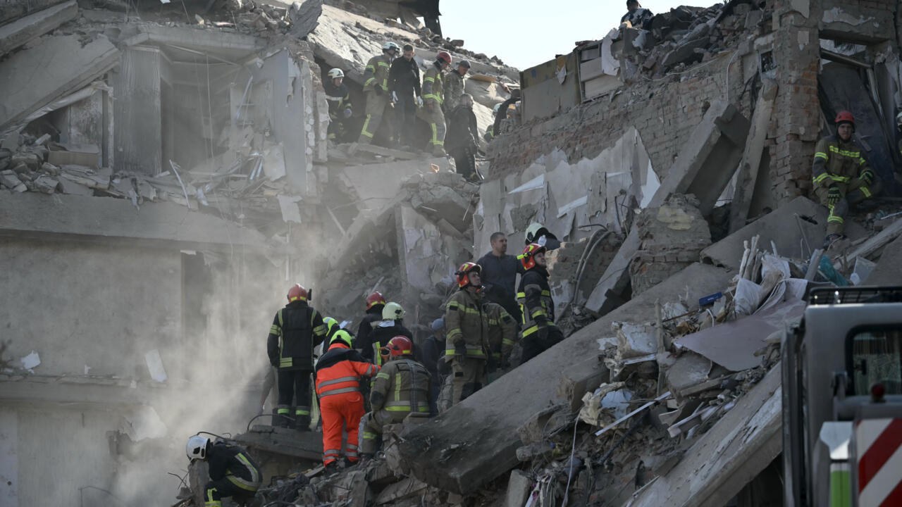 Ataque ruso deja 20 muertos en Ucrania, incluidos niños