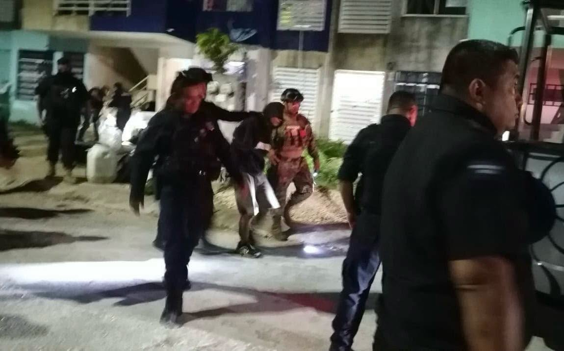 Detienen a tres presuntos ladrones en Vista Real, Cancún
